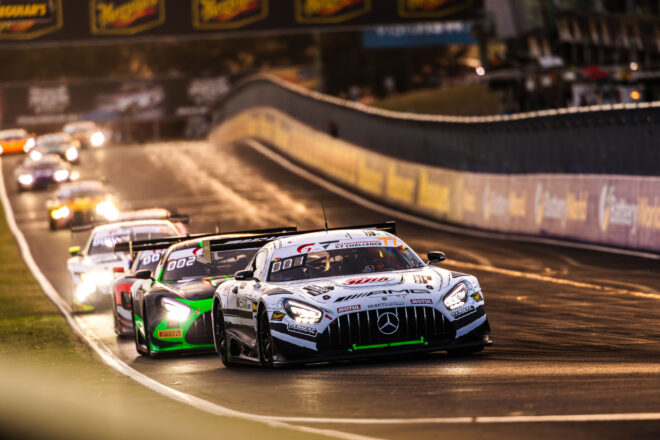 『頭文字D』カラーのメルセデスAMGが大クラッシュ。脊椎骨折を報告したラルフ・アロンは再発防止に向けた会談を希望／バサースト12時間