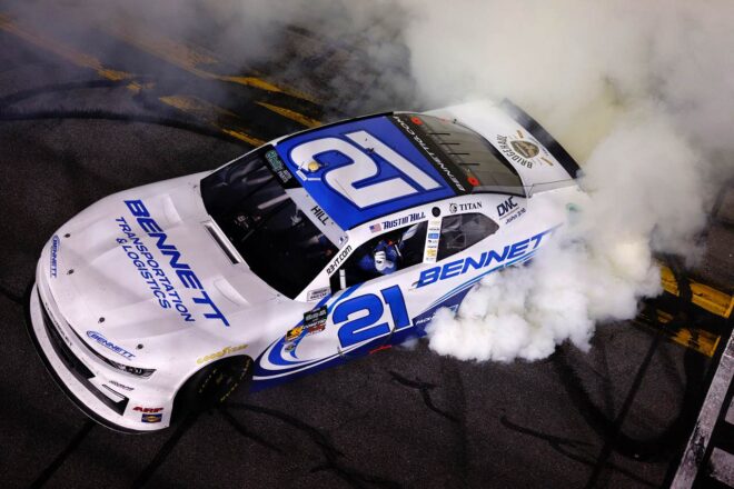 僚友の力強いプッシュを受け、トヨタのレディックが最終周大逆転の初制覇／NASCAR開幕戦デイトナ500