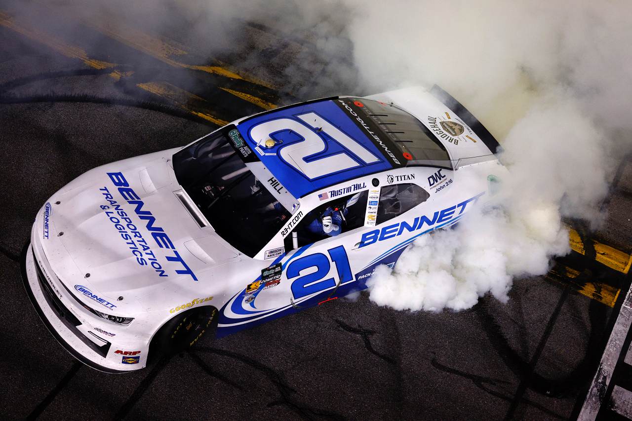 僚友の力強いプッシュを受け、トヨタのタイラー・レディックが最終周大逆転でデイトナ500初制覇／NASCAR開幕戦