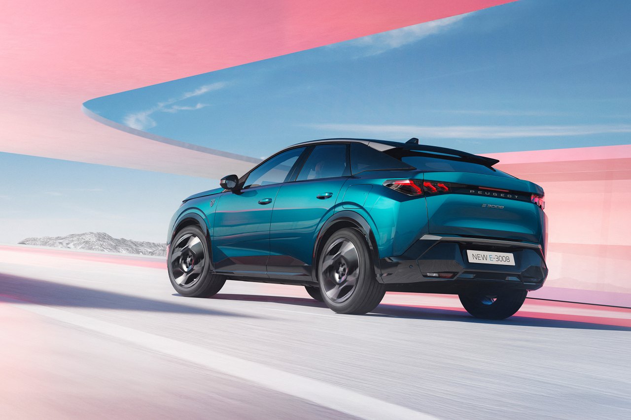プジョー、新型『3008』初の電気自動車版『E-3008』を導入。WLTCの一充電航続距離は604kmに