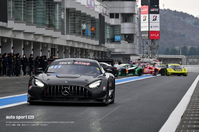 富士スピードウェイでGT300合同テスト開催。21台が精力的にテストをこなすなかTEAM ENEOS ROOKIEがいきなりのトップタイム