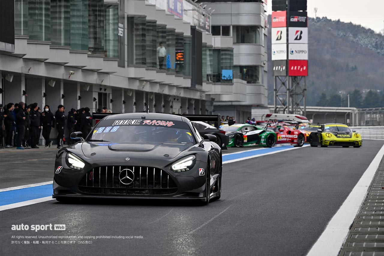 富士スピードウェイでGT300合同テスト開催。21台が精力的にテストをこなすなかTEAM ENEOS ROOKIEがいきなりのトップタイム