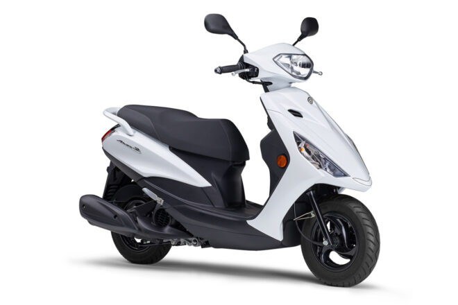 大容量トランクが魅力の原付二種スクーター『アクシスZ』に新色登場。ヤマハ、シンプルで上質な3色を設定