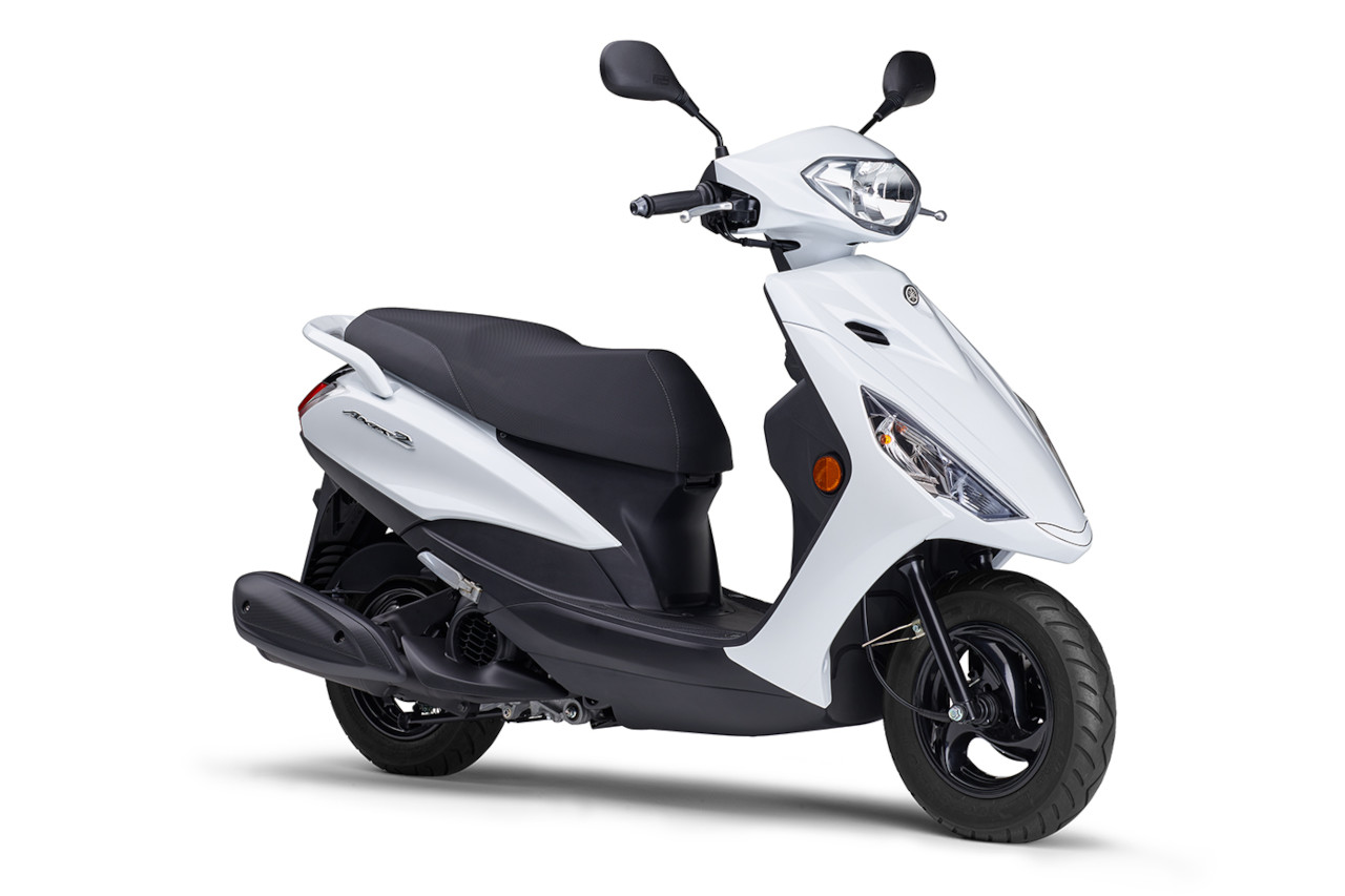 大容量トランクが魅力の原付二種スクーター『アクシスZ』に新色登場。ヤマハ、シンプルで上質な3色を設定