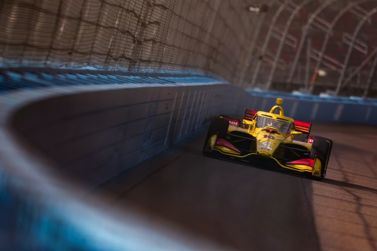 インディカーの開幕前オープンテストがフェニックスで実施。25人がショートオーバルで計4853周をラップ