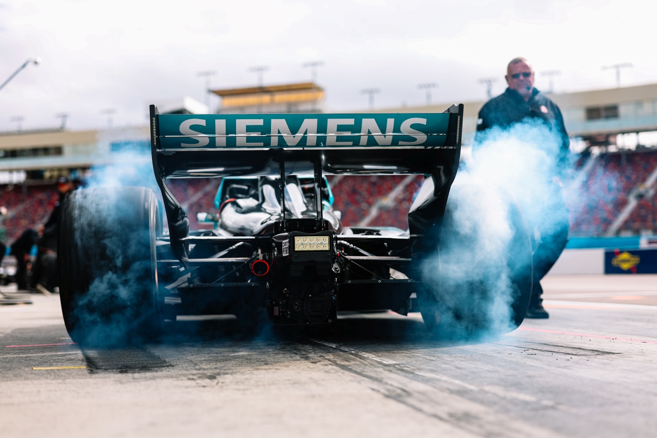 インディカーの開幕前オープンテストがフェニックスで実施。25人がショートオーバルで計4853周をラップ