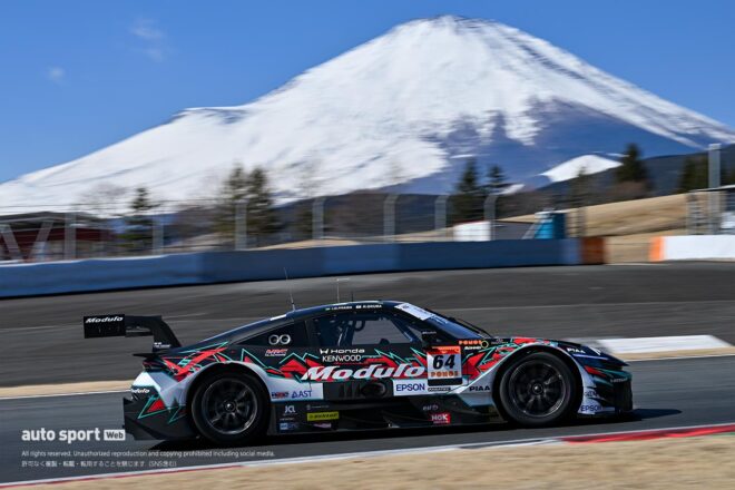 富士スピードウェイで11台が参加しGT500メーカーテストがスタート。TGR TEAM ENEOS ROOKIEの14号車が最速