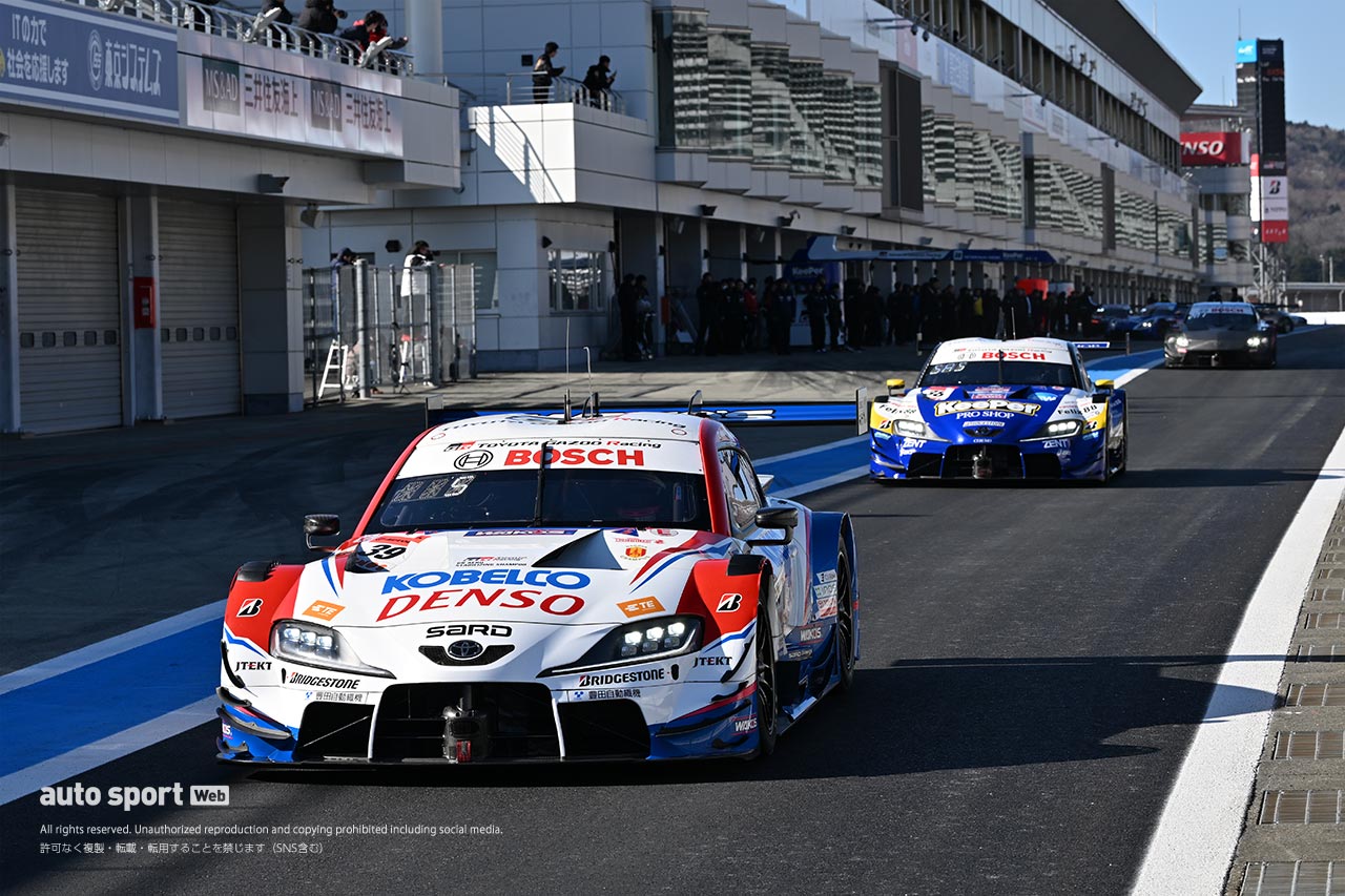 富士スピードウェイで11台が参加しGT500メーカーテストがスタート。TGR TEAM ENEOS ROOKIEの14号車が最速