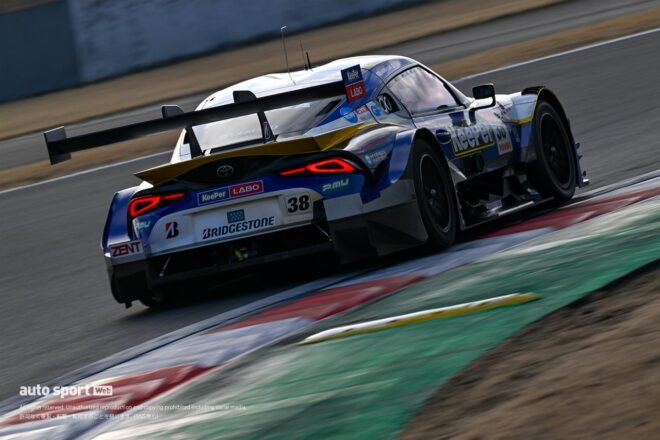 富士スピードウェイで11台が参加しGT500メーカーテストがスタート。TGR TEAM ENEOS ROOKIEの14号車が最速