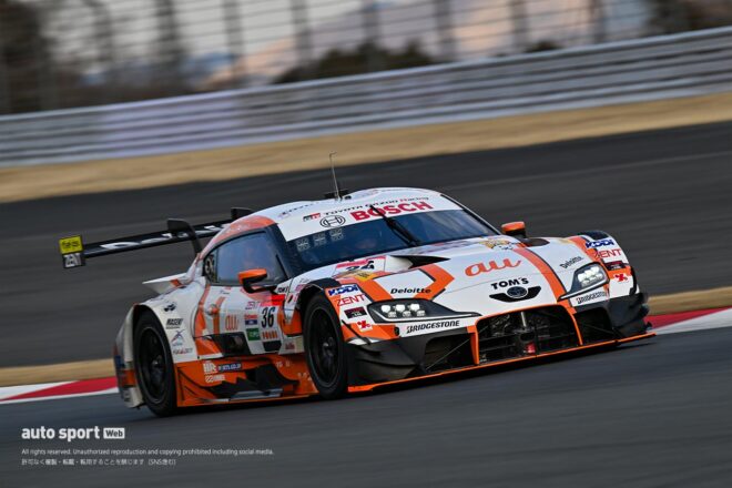 富士スピードウェイで11台が参加しGT500メーカーテストがスタート。TGR TEAM ENEOS ROOKIEの14号車が最速