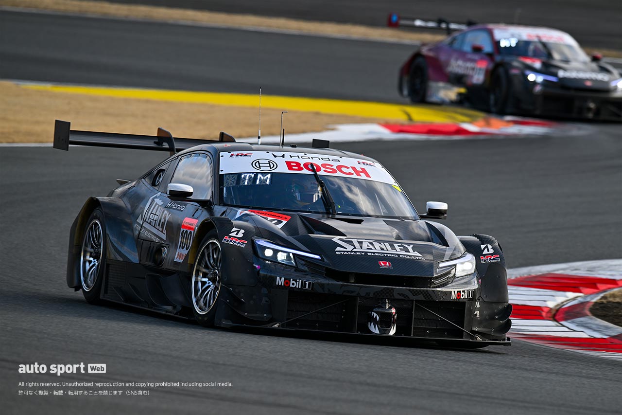 富士スピードウェイで11台が参加しGT500メーカーテストがスタート。TGR TEAM ENEOS ROOKIEの14号車が最速