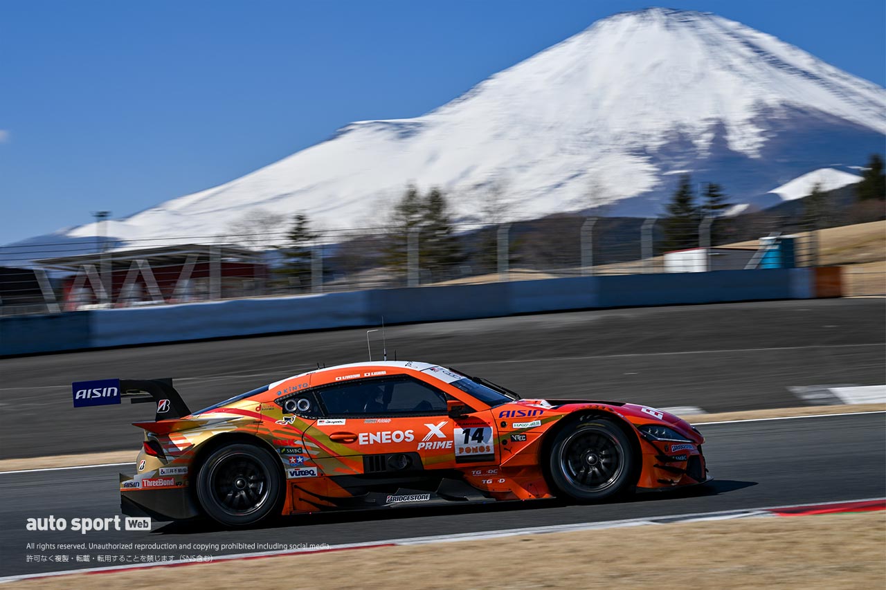 富士スピードウェイで11台が参加しGT500メーカーテストがスタート。TGR TEAM ENEOS ROOKIEの14号車が最速