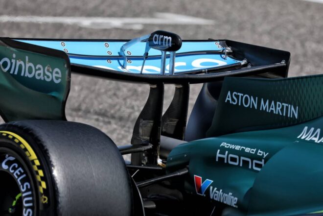 アストンマーティンAMR26