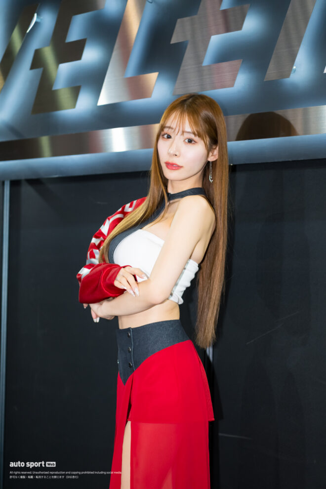 花乃衣美優 VELENO＆Garage力 2026年/オートサロンの写真①