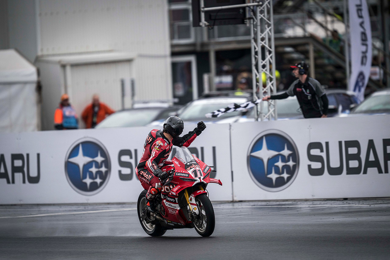 ブレガ、2年連続開幕戦で完全勝利「バイクは格別。雨でも良いライディングができた」／SBK第1戦オーストラリア 優勝者コメント