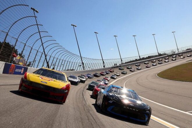 23XIトヨタが好調維持。45号車レディックがダブルオーバータイムで劇的逆転勝利／NASCAR第2戦