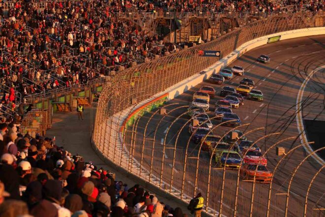 23XIトヨタが好調維持。45号車レディックがダブルオーバータイムで劇的逆転勝利／NASCAR第2戦