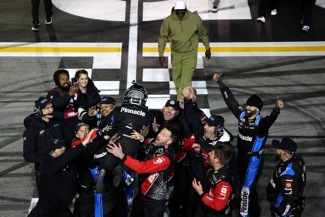 23XIトヨタが好調維持。45号車レディックがダブルオーバータイムで劇的逆転勝利／NASCAR第2戦