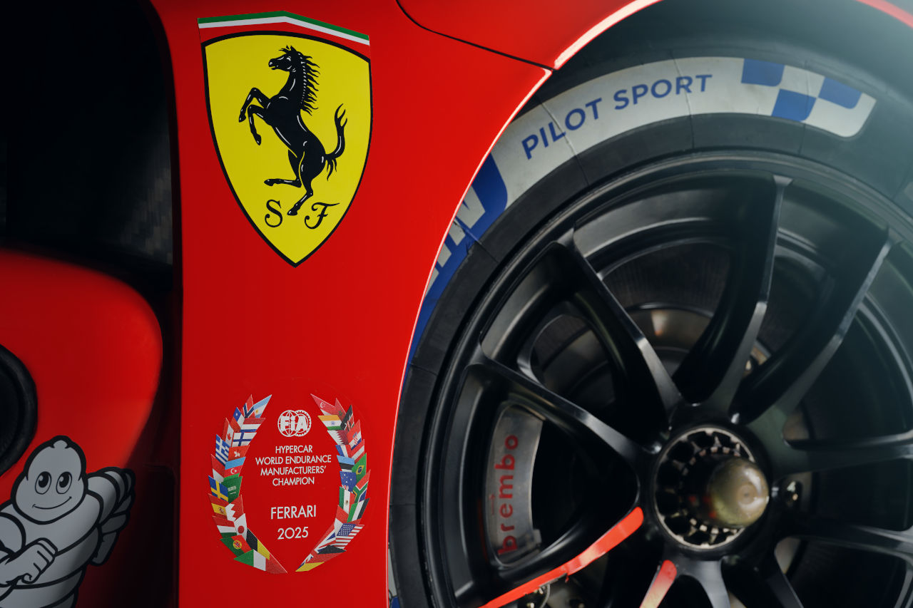 タイトル防衛を狙う王者フェラーリが2026年仕様の『499P』を披露。カラーリングと空力をマイナーチェンジ／WEC