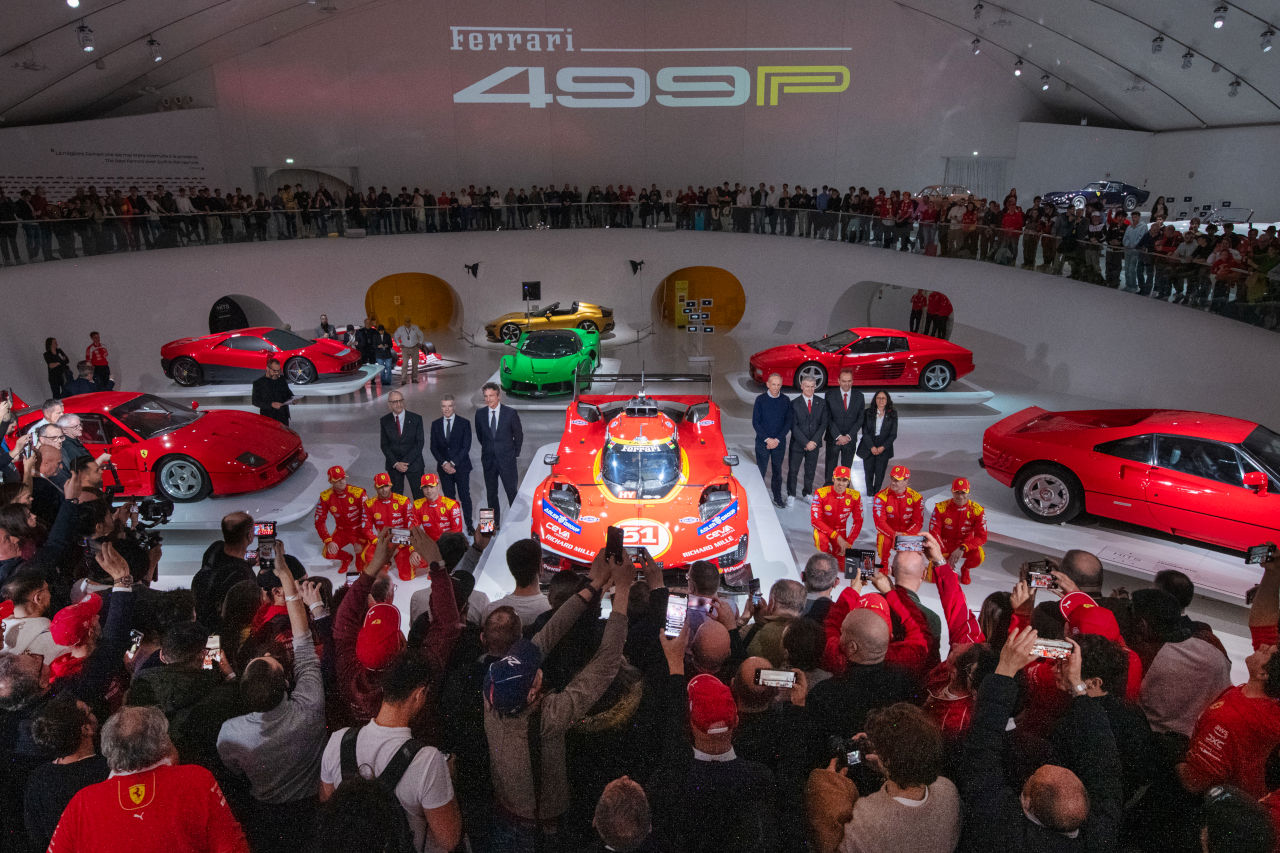 タイトル防衛を狙う王者フェラーリが2026年仕様の『499P』を披露。カラーリングと空力をマイナーチェンジ／WEC