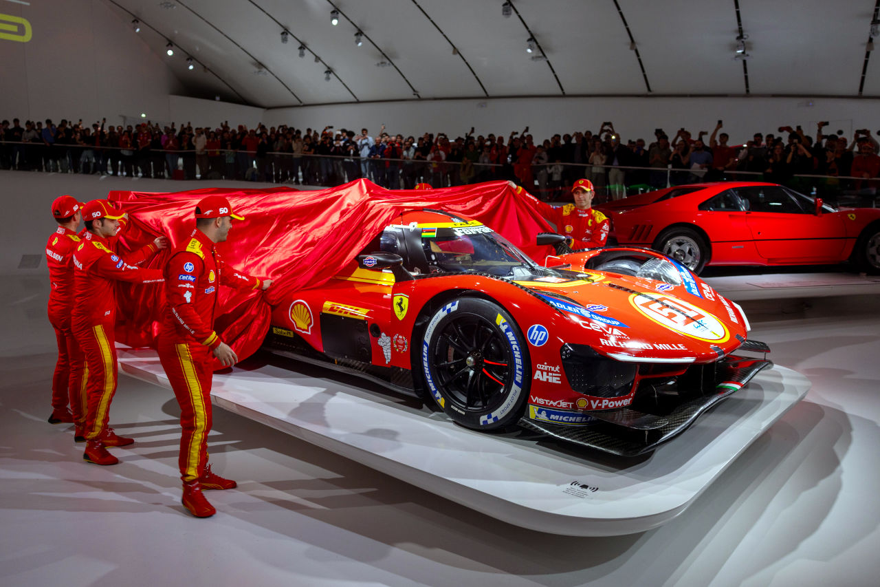 タイトル防衛を狙う王者フェラーリが2026年仕様の『499P』を披露。カラーリングと空力をマイナーチェンジ／WEC