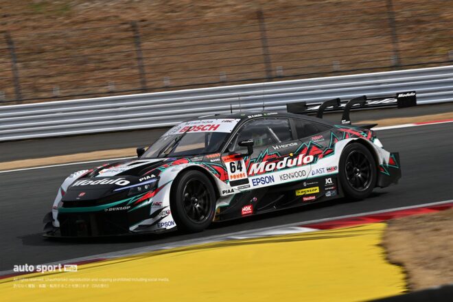 今年は少し早めにスーパーGTフルカラーリング車両が登場。その裏にはファンのための新たなプロモーション規則あり