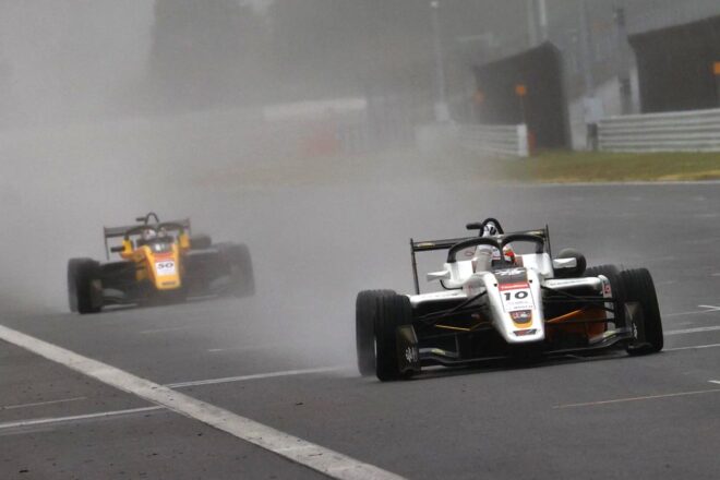 「毎晩一緒にゲームやってました」という長年の友人ふたりがタッグ。若き名取鉄平＆三宅淳詞コンビがKONDO RACINGでさらなる飛躍目指す