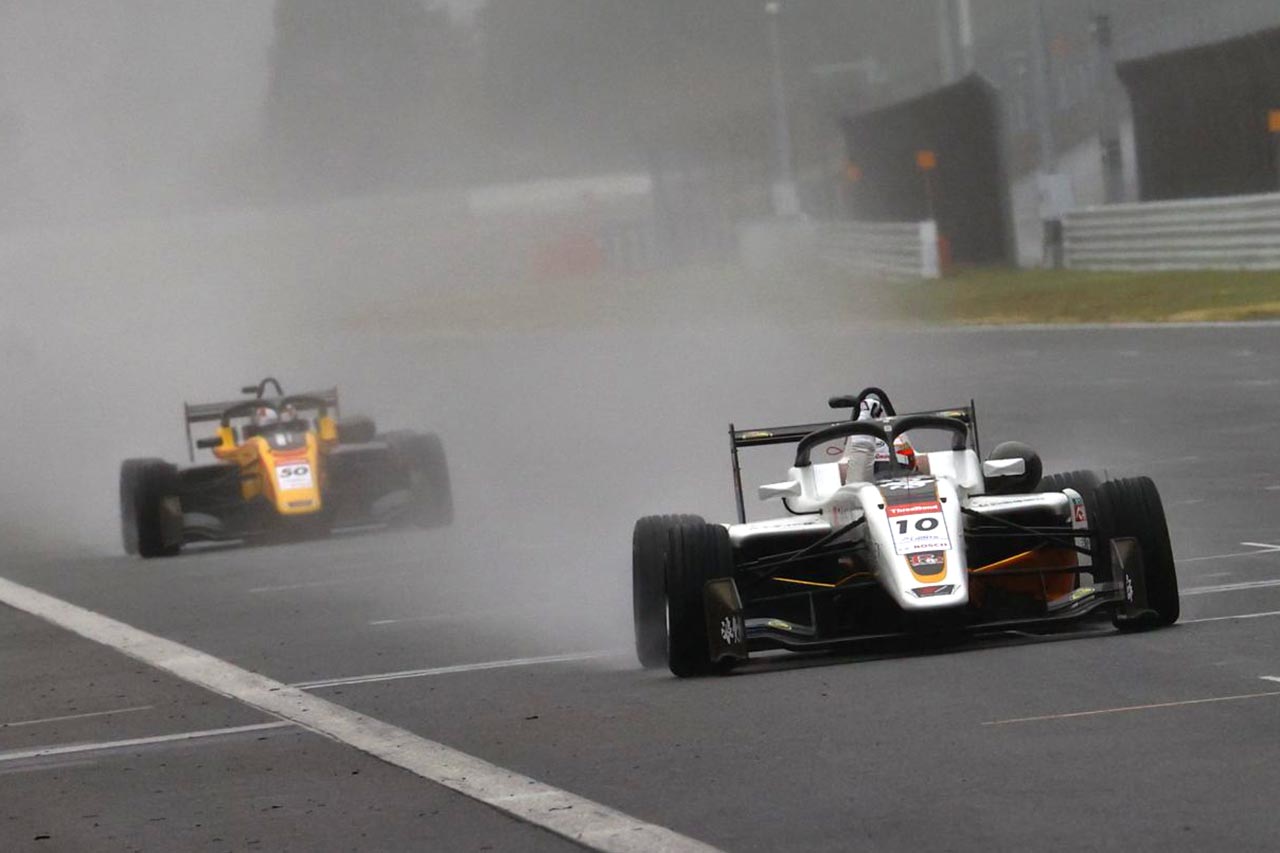 「毎晩一緒にゲームやってました」という長年の友人ふたりがタッグ。若き名取鉄平＆三宅淳詞コンビがKONDO RACINGでさらなる飛躍目指す