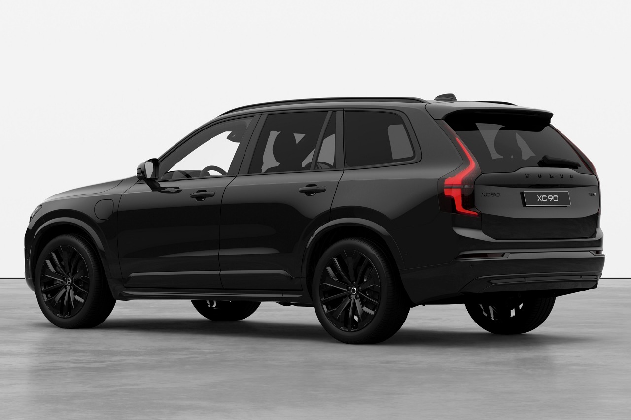 ボルボ、旗艦SUV『XC90』に特別限定車“ブラック・エディション”を初導入。プラグインハイブリッドで70台限定に