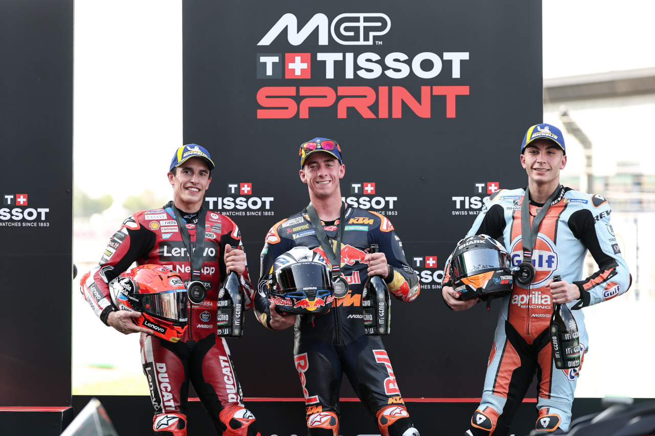 スプリントはアコスタが勝利。4位フィニッシュの小椋もポイント獲得／第1戦タイGP