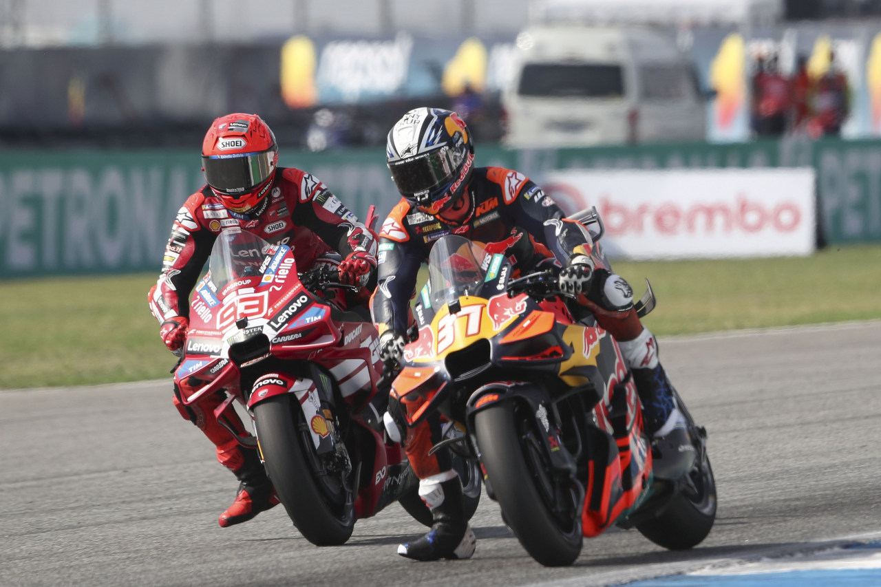 スプリントはアコスタが勝利。4位フィニッシュの小椋もポイント獲得／第1戦タイGP