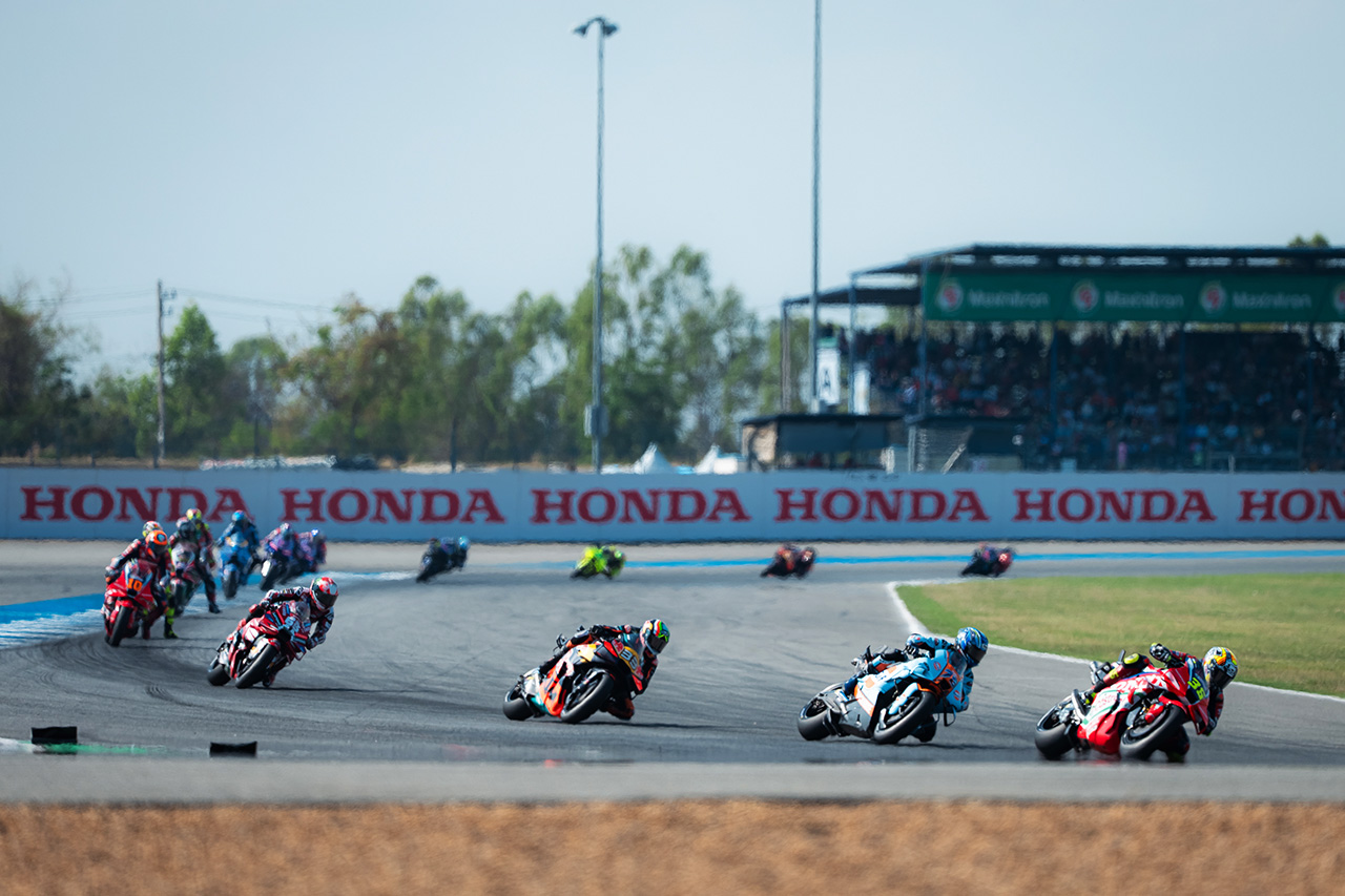 小椋藍、元王者とのバトルを制しスプリント4位も予選に満足せず「1周をまとめ切れなかった」／第1戦タイGP