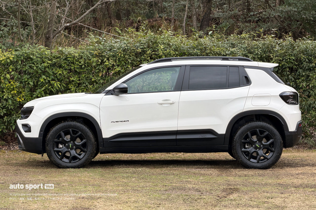 ジープがコンパクトSUV『アベンジャー』にハイブリッド版“4xe Hybrid”を追加。オフロード性能をひと足早く体験してきた
