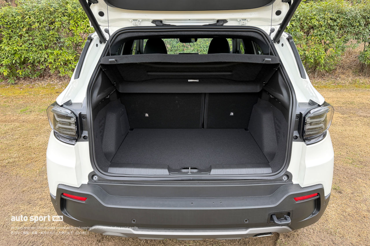 ジープがコンパクトSUV『アベンジャー』にハイブリッド版“4xe Hybrid”を追加。オフロード性能をひと足早く体験してきた