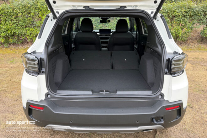 ジープがコンパクトSUV『アベンジャー』にハイブリッド版“4xe Hybrid”を追加。オフロード性能をひと足早く体験してきた