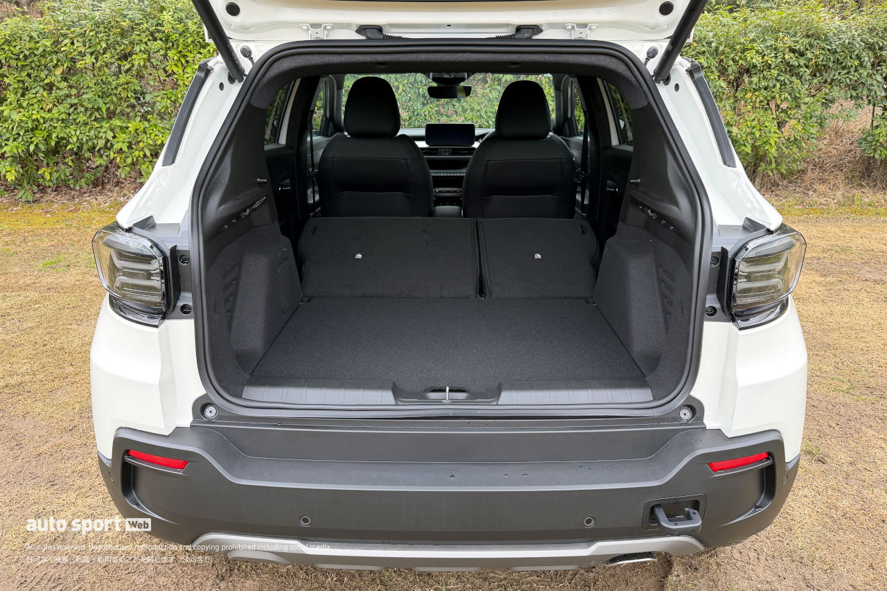 ジープがコンパクトSUV『アベンジャー』にハイブリッド版“4xe Hybrid”を追加。オフロード性能をひと足早く体験してきた