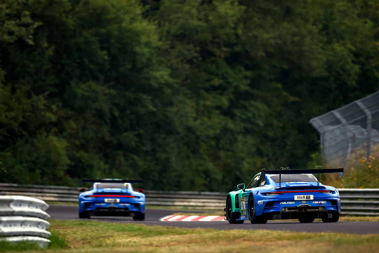 ニュル24時間でおなじみのファルケンカラーは2026年も継続。姉妹車はダンロップカラーに