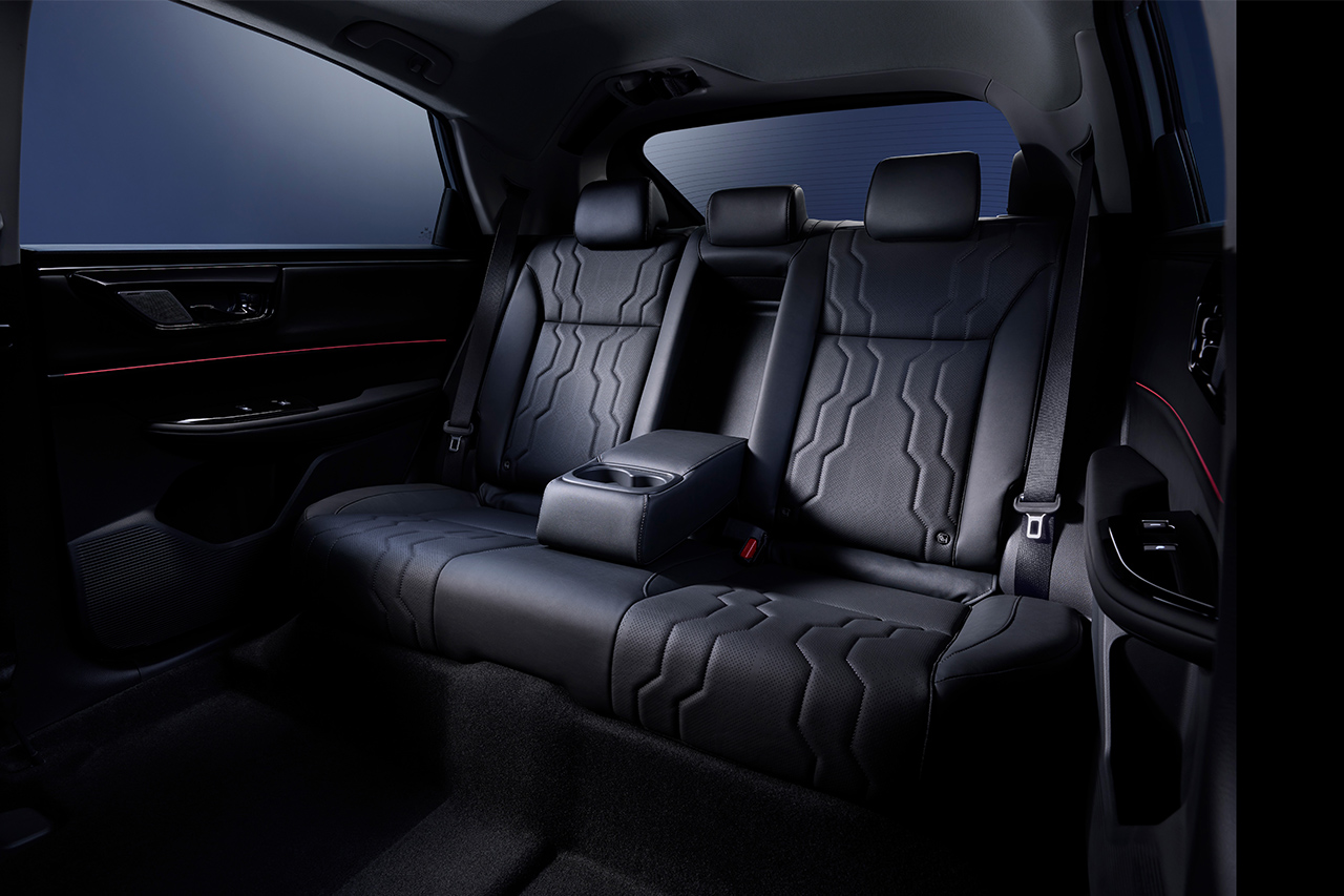 ホンダ、新型インサイトを先行公開。航続500km超の“個性派EV”クロスオーバーSUVとして2026年春デビューへ