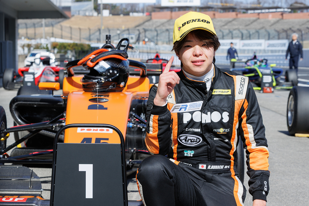 洞地遼大（PONOS RACING F111/3）