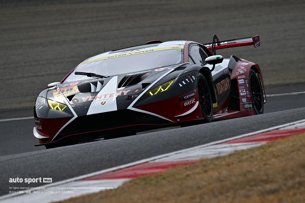 岡山公式テストでスーパーGT初走行を果たしたダニール・クビアト「JLOCの雰囲気もすごくポジティブ」。日本語も猛勉強中