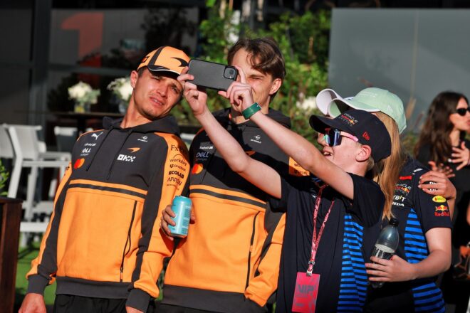 オスカー・ピアストリとランド・ノリス（マクラーレン）