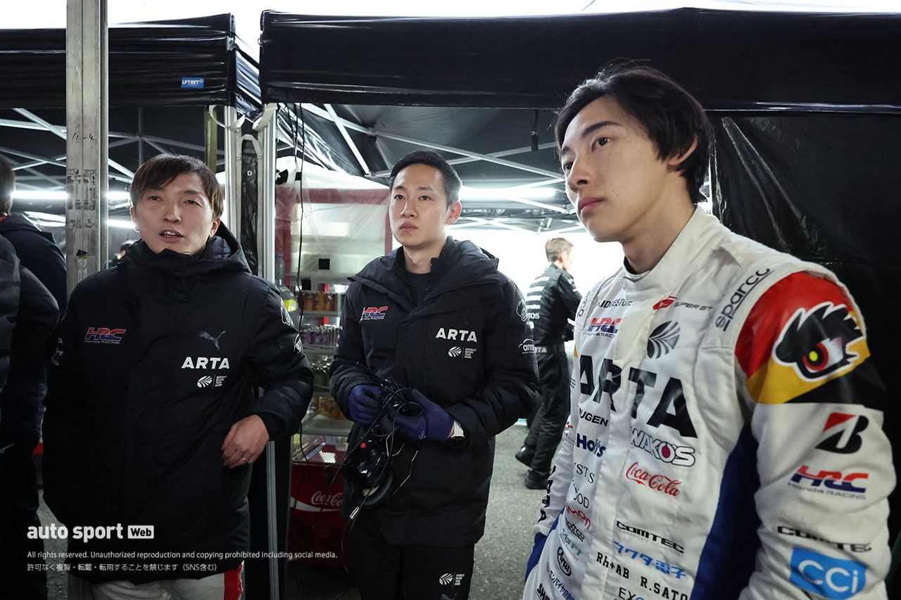 野尻智紀、小池智彦エンジニア、佐藤蓮（＃16 ARTA MUGEN HRC PRELUDE-GT）