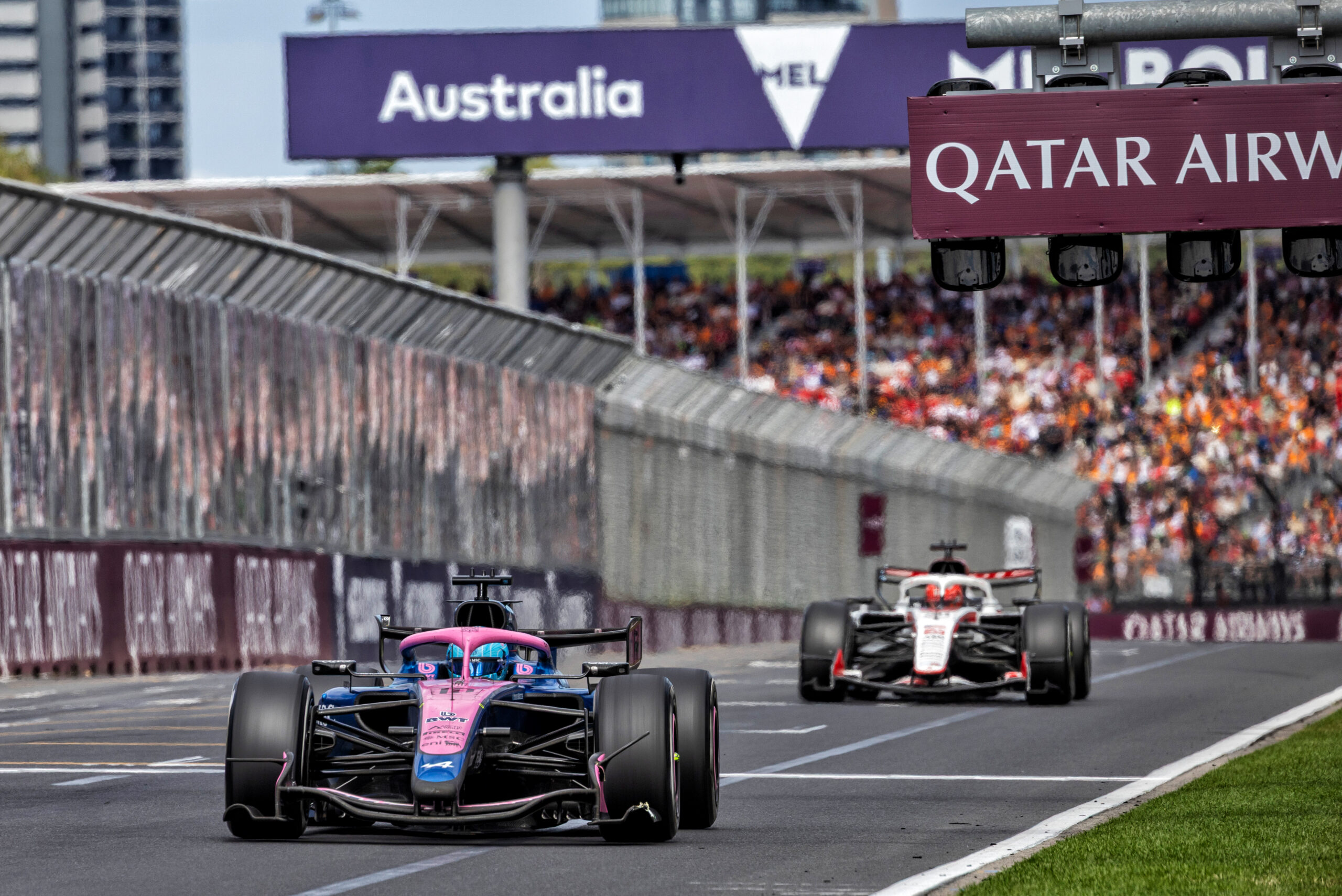 オコンとの激しいバトルを制してガスリーが10位入賞　コラピントはスタートで危機一髪もペナルティに苦しむ