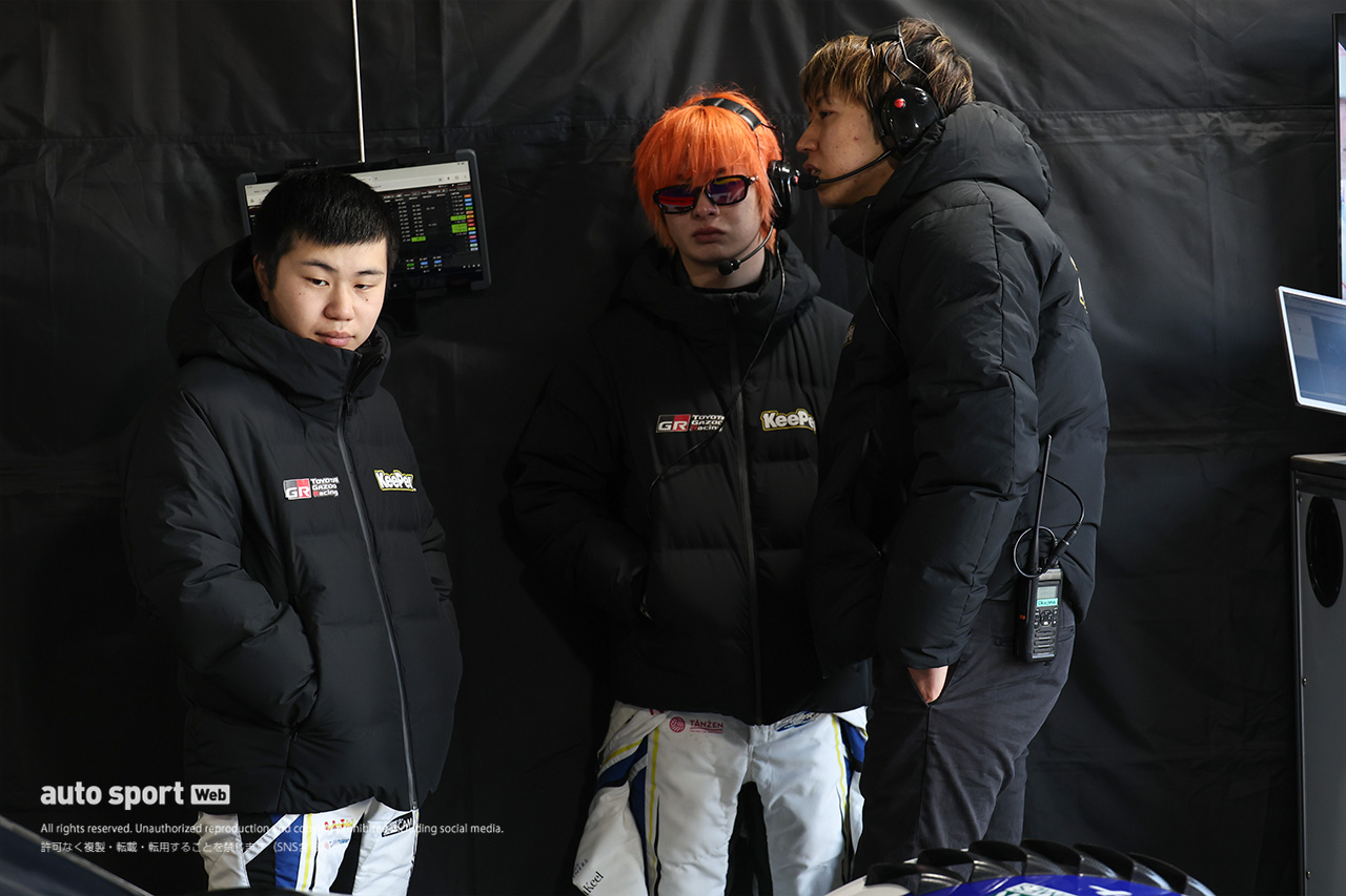 小林利徠斗、大湯都史樹、岡島慎太郎エンジニア（TGR TEAM KeePer CERUMO）