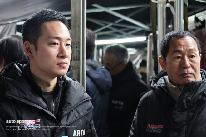 小池智彦エンジニアと土屋圭市監督（ARTA MUGEN）