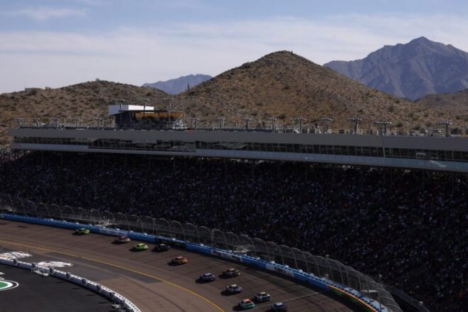 ブレイニーが今季初優勝。名門ペンスキーがインディカーとの週末“スウィープ”を達成／NASCAR第4戦