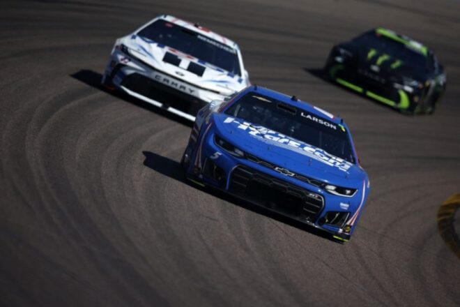 ブレイニーが今季初優勝。名門ペンスキーがインディカーとの週末“スウィープ”を達成／NASCAR第4戦