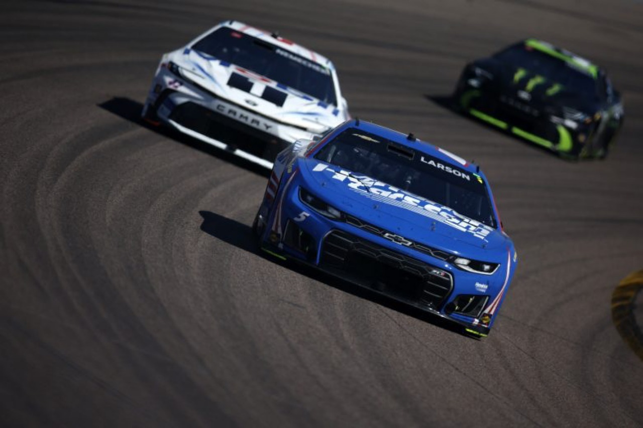 ブレイニーが今季初優勝。名門ペンスキーがインディカーとの週末“スウィープ”を達成／NASCAR第4戦