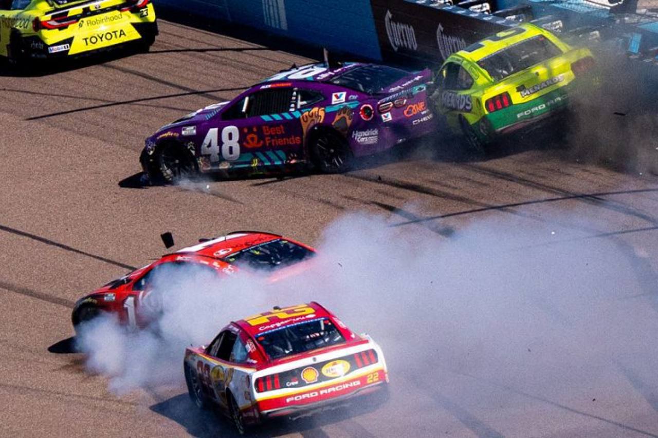 ブレイニーが今季初優勝。名門ペンスキーがインディカーとの週末“スウィープ”を達成／NASCAR第4戦