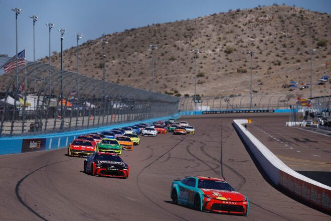 ブレイニーが今季初優勝。名門ペンスキーがインディカーとの週末“スウィープ”を達成／NASCAR第4戦